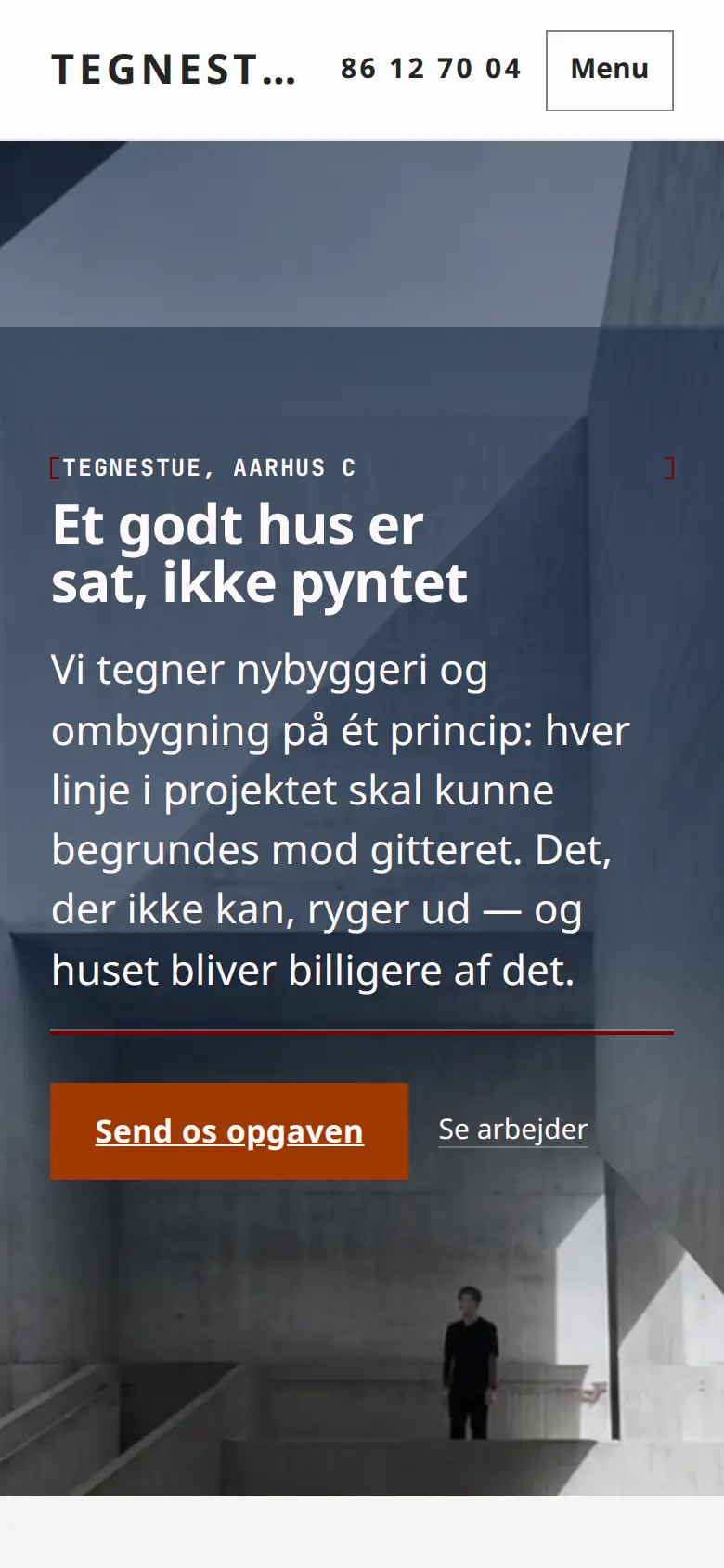Forsiden af eksempelsitet for Tegnestuen Raster i temaet Arkitekt og tegnestue, set på en mobil
