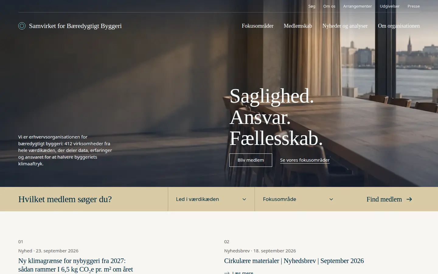 Forsiden af eksempelsitet for Samvirket for Bæredygtigt Byggeri i temaet Organisation og erhverv, set på en computer