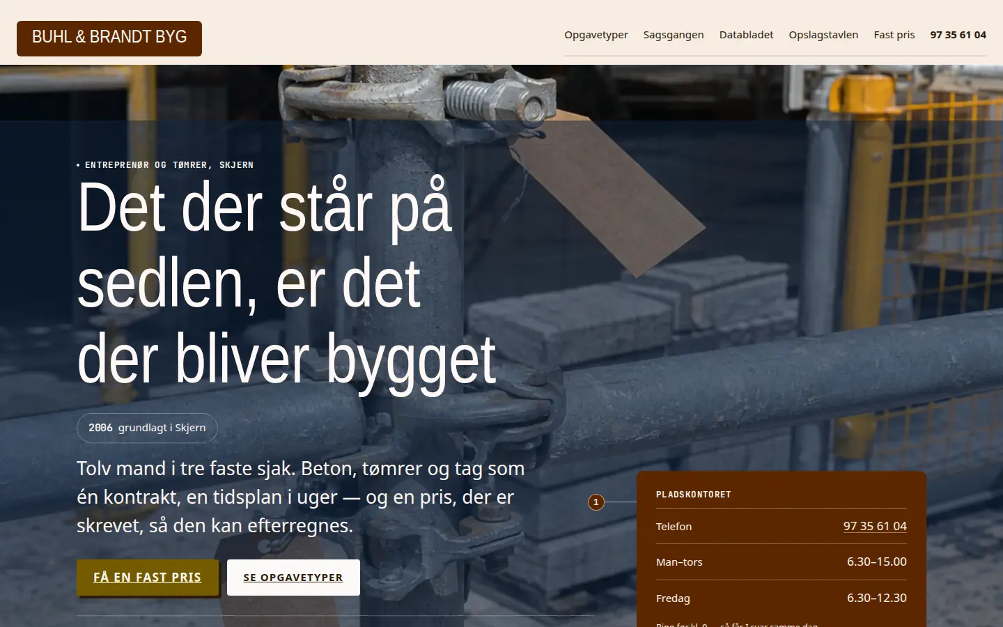 Forsiden af eksempelsitet for Buhl & Brandt Byg i temaet Håndværk og byggeri, set på en computer