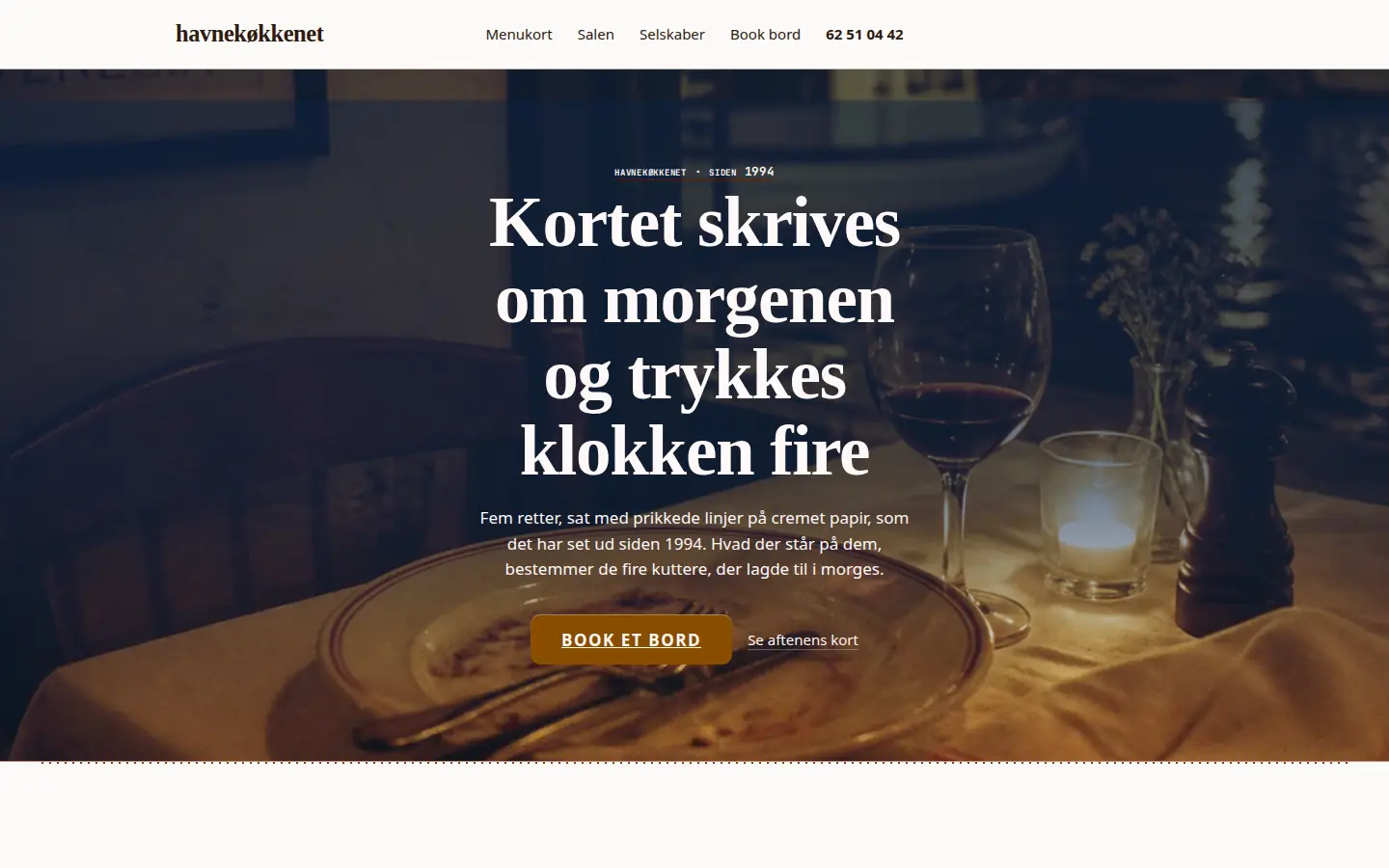 Forsiden af eksempelsitet for Havnekøkkenet i temaet Restaurant og café, set på en computer